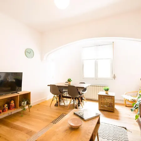 Apartamento Casa Playa Zurriola-aviso-obras En La Fachada Del Patio Hasta Mayo O Junio-no Ha Habido Quejas Por El Ruido-precio Bajo- House Playa Zurriola-warning-works On The Facade Of The Patio Until Or June-there Have Been No Noise Complaints- Price *